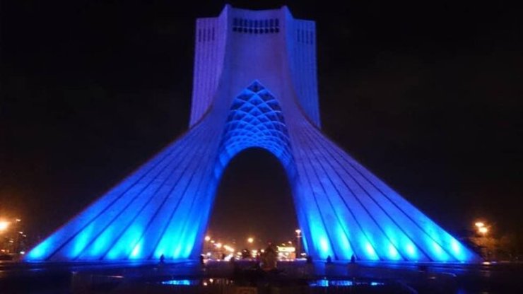 به مناسبت روز جهانی اوتیسم، برج آزادی در شامگاه پنجشنبه ١٤فروروین آبی شد.