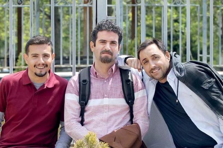 سریال فوق لیسانسه‌ها هر شب ساعت ۲۱ روی آنتن شبکه تماشا می‌رود.