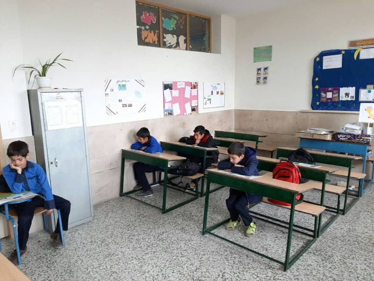رییس کمیسیون آموزش و تحقیقات مجلس شورای اسلامی از جلسه هفته جاری این کمیسیون با وزیران علوم و آموزش و پرورش برای بررسی موضوع بازگشایی مجدد مدارس و دانشگاه‌ها خبر داد.