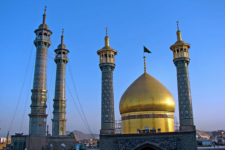 استاندار قم گفت: مراکز زیارتی و اماکن متبرکه به‌ویژه آستان مقدس حرم حضرت معصومه (س) و مسجد مقدس جمکران تا پایان فروردین تعطیل هستند.