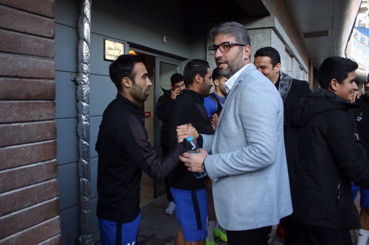 مالک باشگاه شهرخودرو گفت: مدیران پرسپولیس از روز ۲۳ بهمن سال گذشته می‌گویند شنبه مطالبات ۶ میلیاردی ما را پرداخت خواهندکرد اما فکر می کنم این شنبه در تقویم آنها وجود ندارد.