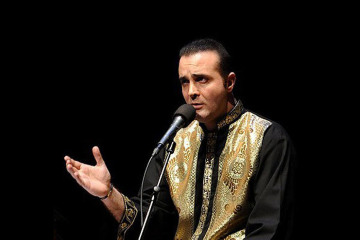 سینا سرلک در شب دوازدهم از کنسرت‌های آنلاین ویژه‌برنامه (نوروزخانه) در برج میلاد و مقابل صندلی‌های خالی روی صحنه رفت و اجرای خود را تقدیم پرستاران ایران کرد که این‌روزها از جان خود گذشته‌اند تا پاسدار سلامتی هموطنانشان باشند.