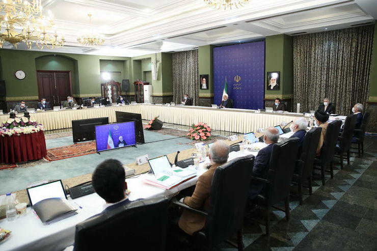 هیات وزیران حقوق شاغلین دستگاه‌های اجرایی را در سال جاری ۱۵ درصد نسبت به سال گذشته افزایش داد. پس از افزایش مذکور، حکم حقوقی آنان از ۲۸ میلیون ریال کمتر نخواهد بود.