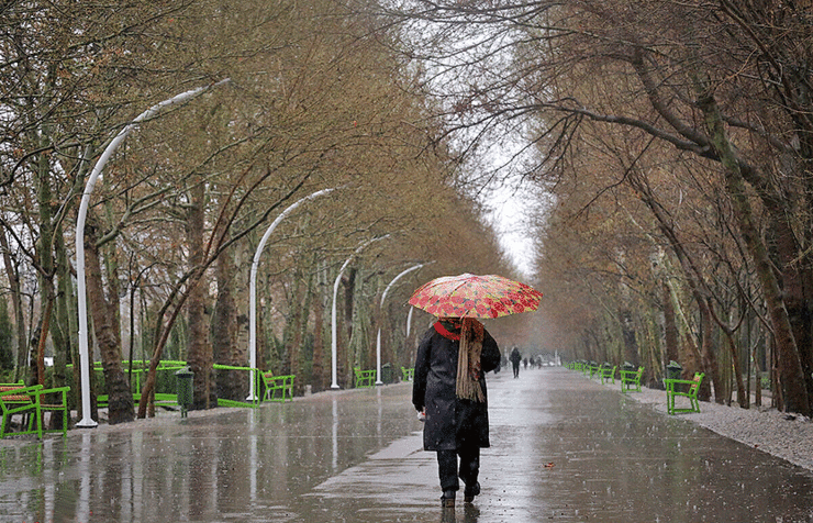 کارشناس پیش‌بینی اداره کل هواشناسی خراسان رضوی گفت: با توجه به حجم بالای بارندگی، شاهد آب‌گرفتگی معابر، سیلابی‌شدن مسیرها و طغیان رودخانه‌ها خواهیم بود.