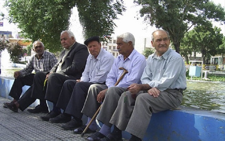 رئیس کانون بازنشستگان تامین اجتماعی در نشست خبری خود درباره افزایش حقوق کارگران و بازنشستگان تامین اجتماعی، توضیحاتی داد.