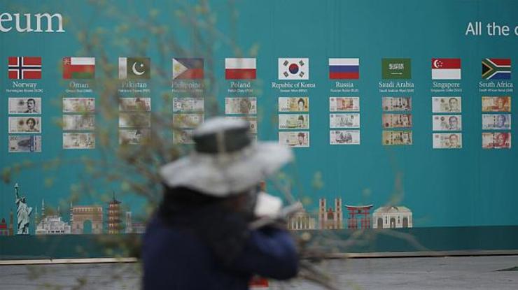 موسسه بین‌المللی مشاوره مدیریت «مک‌کینزی اند کمپانی» (McKinsey & Company) با انتشار گزارشی وضعیت اقتصادی جهان را بر پایه دو سناریوی خوشبینانه و بدبینانه پیشِ رو برای شیوع ویروس کرونا پیش‌بینی کرد.