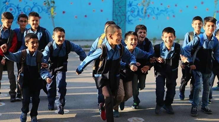 معاون آموزش ابتدایی وزیر آموزش و پرورش از آغاز آموزش رسمی دانش‌آموزان ابتدایی در مدرسه «شاد» از اول اردیبهشت خبر داد.