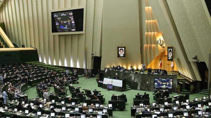 نمایندگان مجلس شورای اسلامی در بیانیه‌ای خواستار تجدید نظر شورای عالی کار در تعیین میزان حداقل دستمزد کارگری شدند.