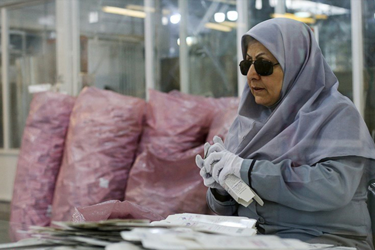 معاون مشارکت‌های مردمی سازمان بهزیستی کشور از اشتغال بیش از ۱۵۰۰ نفر از معلولان و ۱۵۰۰ نفر از زنان سرپرست خانوار در کارگاه‌های تولیدی محصولات مقابله با کرونا خبر داد.