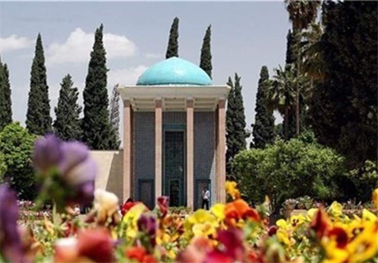 مدیر مرکز سعدی‌شناسی گفت: امسال نیز همزمان با اول اردیبهشت ماه و یاد روز سعدی، چون ۲۲ سال گذشته، بر خوان سعدی می‌نشینیم؛ اگرچه به دلیل شرایط کنونی و شیوع کرونا، به‌صورت مجازی و بی‌حضور فیزیکی سعدی‌پژوهان و سعدی‌دوستان در آرامگاه مبارکش این رویداد را رقم خواهیم زد.  