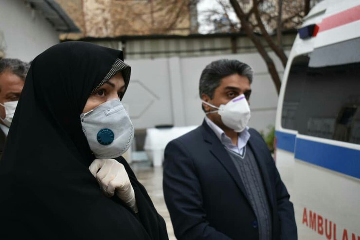 معاون خدمات شهری شهرداری مشهد در بازدید از خدمات مرکز پزشکی شهرداری مشهد به همراه رئیس کمیسیون برنامه و بودجه، فناوری و اطلاعات و منابع انسانی شورای اسلامی شهر مشهد گفت: همانطور که فعالیت های ضروری خدمات شهری و ضد عفونی در سطح شهر، به طور مستمر در حال انجام است، برای تامین اقلام بهداشتی مورد نیاز همکاران و عوامل اجرایی نیز، با محوریت مرکز پزشکی شهرداری، همکاران مرکز پزشکی و نیروهای داوطلب، بی وقفه حتی در ایام تعطیل تلاش می کنند تا ماسک و تجهیزات و مواد موردنیاز عوامل اجرایی، روزانه تامین و در اختیار اکیپ های فعال در سطح شهر قرار گیرد.