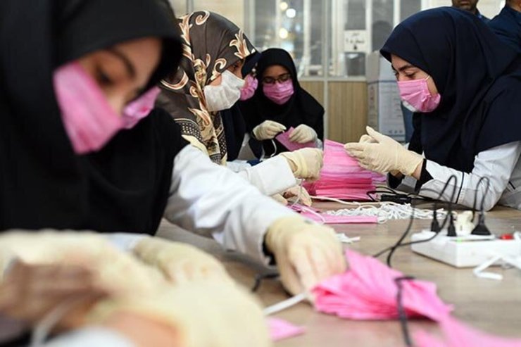 مدیر کل آموزش‌وپرورش خراسان رضوی گفت: دانش‌آموزان مشهدی در نواحی هفت‌گانه و ناحیه تبادکان آموزش‌وپرورش، حدود ۱۰۰ هزار ماسک در هنرستان‌ها تولید کردند.