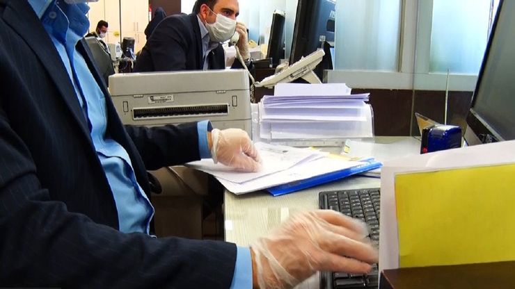 معاون آموزشی وزیر بهداشت از بررسی تغییر ساعت کاری ادارات و مشاغل در جلسه‌ای که فردا در ستاد ملی مبارزه با کرونا برگزار می‌شود، خبر داد.