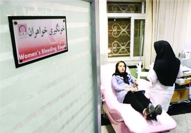 سخنگوی سازمان انتقال خون گفت: سهم بانوان کشور در اهدای خون کمرنگ است و در سال گذشته این سهم فقط ۴.۳ درصد بود.