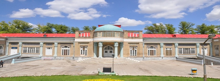 آستان قدس رضوی ۱۵میلیارد ریال برای درمان بیماران مبتلا به کرونا به بیمارستان امام رضا(ع) مشهد کمک کرد.
