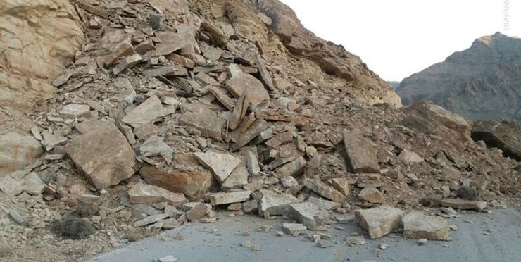 فرماندار طرقبه شاندیز گفت: بارش نم نم و مداوم باران در ۲۴ ساعت گذشته در بعضی مناطق این شهرستان، رانش زمین، ریزش کوه و جابه‌جایی زمین بر اثر نفوذ آب خسارت و تخریب را به بار آورد.