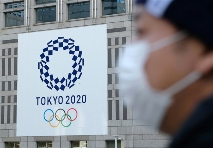در پی درخواست نخست وزیر ژاپن، کمیته بین‌المللی المپیک (IOC) به طور رسمی المپیک ۲۰۲۰ توکیو را یک سال به تعویق انداخت.