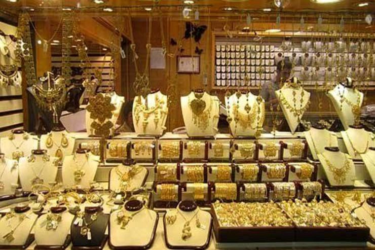 نایب رییس اول اتحادیه طلا و جواهر تهران با تاکید بر لزوم اجرای مصوبات ستاد کرونا برای مقابله با این بیماری، از تعطیلی همه واحد‌های صنف طلا و جواهر و طلافروش تا ۱۵ فروردین خبر داد.