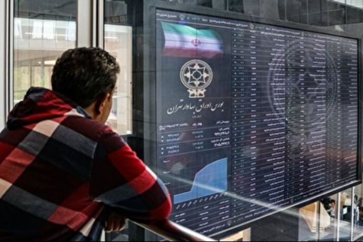 در جریان معاملات هفته گذشته بازار بورس ایران، شاخص کل بیش از ۱۰۰ هزار واحد ریزش کرد و کانال یک‌میلیون‌و ۵۰۰ هزار واحد را از دست داد. حال این سوال مطرح می‌شود که وضعیت بورس در دی‌ماه چگونه می‌شود؟