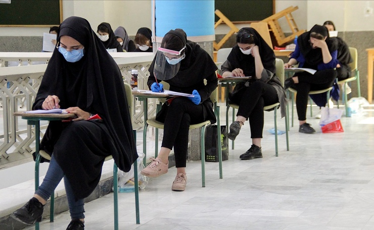 مدارس در مناطق زرد با کسب مجوز از ستاد مدیریت کرونای استان ها می توانند امتحانات را به صورت حضوری برگزار کنند اما جزییات این موضوع در اختیار شورای مدارس است.