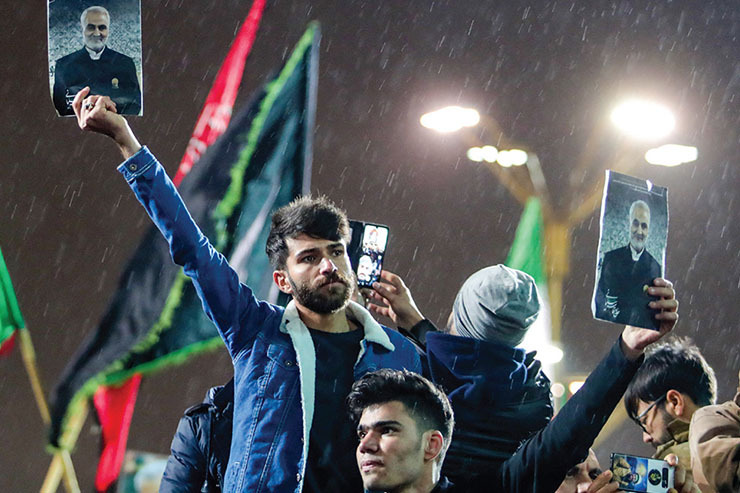 جنگ تحمیلی با همه فراز و فرودهایش به پایان می‌رسد، اما خدمت و دفاع از مظلوم برای حاج‌قاسم تازه شروع شده است. برای او فرقی ندارد. مبارزه است و مبارز می‌طلبد و مبارزه می‌کند، مبارزه علیه کفر و ظلم، هرکجا باشد: غرب و جنوب، با اشرار و دشمن بعثی، یا شرق و مرز، با قاچاقچی مواد مخدر.