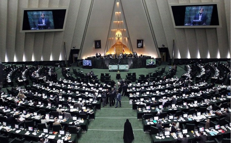 نمایندگان مجلس ایران، با ارائه طرح «بازنشستگی پیش از موعد»، درصدد کاهش سن بازنشستگان هستند و این در حالی است که آمار‌ها از سبقت نرخ استهلاک سرمایه ملی از نرخ تشکیل سرمایه، حکایت دارند.