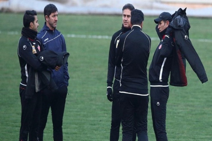 مربیان تیم پرسپولیس به‌دنبال جذب مدافع هستند.