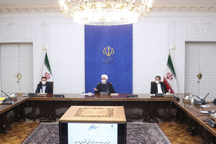 رئیس جمهور گفت: دولت امیدوار است با اقدامات انجام شده در هفته‌های آینده و با خرید واکسن و انتقال آن به داخل کشور، واکسیناسیون براساس اولویت‌بندی و جدول آماده شده از جامعه هدف در کشور با اولویت کادر درمانی و سالمندان آغاز شود.