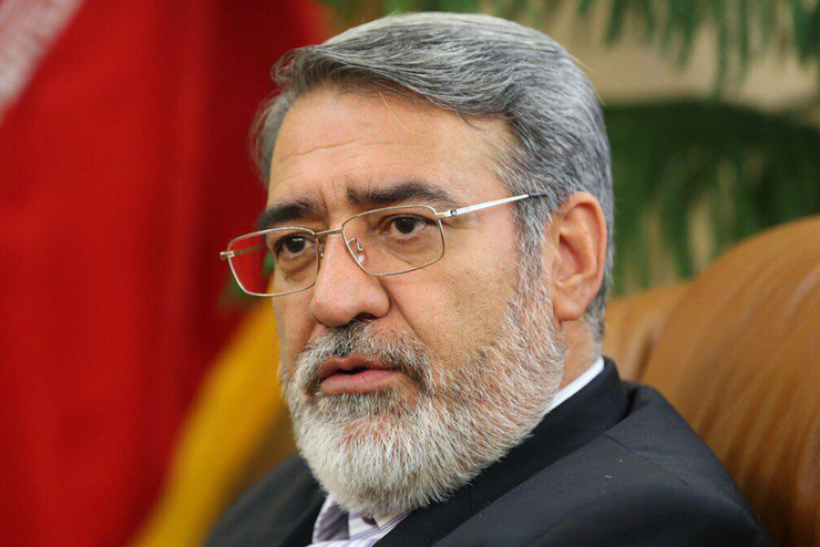 وزیر کشور با بیان اینکه استانداران براساس اولویت‌های خود درباره آلودگی هوا برنامه‌ریزی کنند، گفت: هر استان متناسب با شرایط و مقتضیات داخلی روش‌های متفاوتی را می‌تواند اعمال کند البته باید وزارت نفت، نیرو و محیط زیست برنامه‌های خود را ابلاغ کنند.