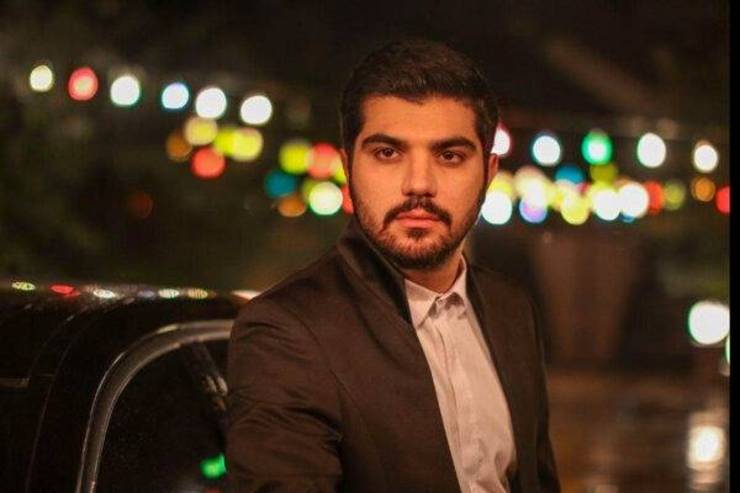 سینا مهراد بازیگر نقش حامد در سریال پرطرفدار «آقازاده» امشب (پنجشنبه ۱۸ دی) ساعت ۲۳ مهمان مهران مدیری در برنامه دورهمی بود.