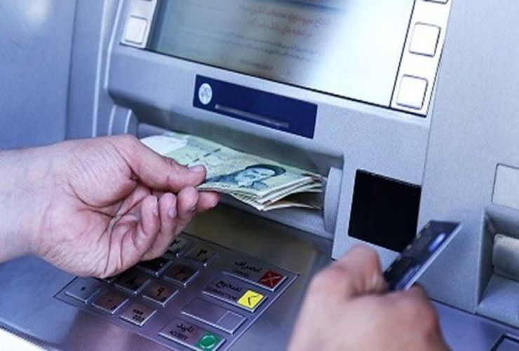 باید برای شرط دریافت یارانه، «میزان مستمری ماهانه» بازنشستگان را در نظر می‌گرفتند؛ برخی مستمری‌بگیران زیر یک میلیون و ۵۰۰ هزار تومان درآمد ماهانه دارند؛ آیا صرف بیمه‌بودن و حقوق ثابت داشتن کافی است که دیگر فرد نیازی به کمک معیشتی و یارانه نداشته باشد؟!