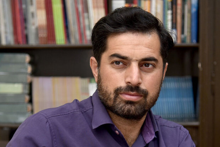 شاه‌کلیدِ فعالیت‌های انقلاب در مشهد با نام مسجد کرامت گره خورده است. مسجدی که به دلیل پیشنمازی و روشنگری آیت‌ا... خامنه‌ای در دهه ۵۰ در آن، به نام ایشان هم معروف است. در ادامه گفت‌وگوی ما با احمد عسگری، کارشناس ارشد رشته تاریخ و تمدن ملل اسلامی و از پژوهشگران «مسجد رهبر»، درباره این کتاب پیش روی شماست.