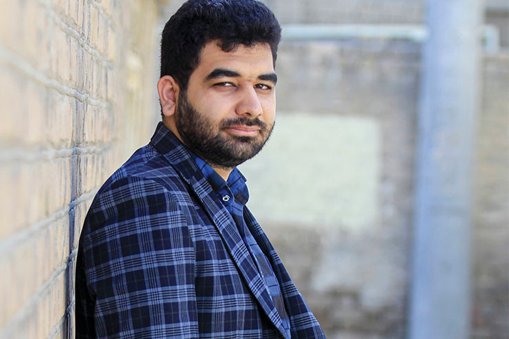 رحیم رحیمی که سه اختراع به ثبت رسانده در کودکی فرفره فروخته و در جوانی کارگری کرده است