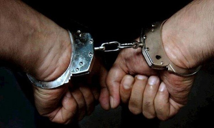 کودک آزار قزوینی، ناپدری یک پسر معلول بود که با اقدامات قضایی تحت نظر دادستان تاکستان دقایقی پیش بازداشت شد.