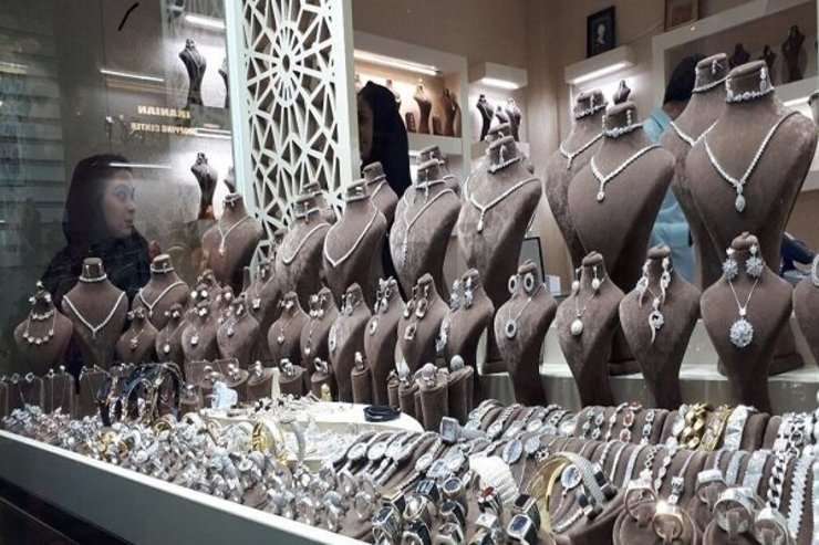 با نوسان قیمتی که امسال در بازار طلا شاهد بودیم و سیر صعودی قیمت طلا، مسلما توان خرید مردم برای این کالای گران‌بها و سرمایه‌ای کاهش پیدا کرده است.