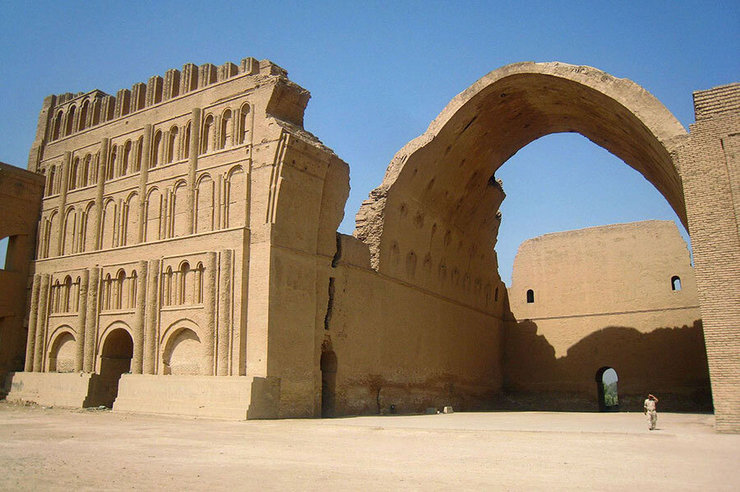 در چند روز گذشته، پویشی در سایت اینترنتی کارزار به راه افتاده است که در آن متنی خطاب به دکتر مونسان، وزیر میراث فرهنگی، صنایع دستی و گردشگری، با این مضمون نوشته شده است: «خبر بسیار کوتاه و تلخ بود؛ «بخش دیگری از طاق کسری فروریخت». طاق تمدن و هویت ایرانی، درحالی نفس‌های پایانی خود را می‌کشد.