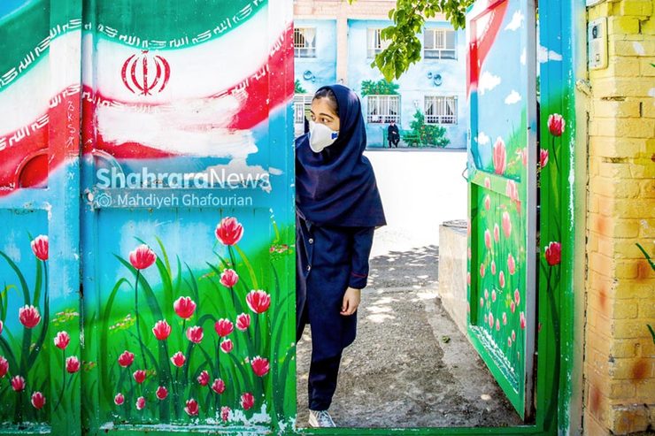 با تغییر وضعیت کرونایی مشهد از زرد به آبی، طبق پروتکل‌های اعلامی مدارس می‌توانند با حداقل حضور و تعداد کادر آموزشی و دانش‌آموزان فعالیت آموزشی را از سرگیرند.
