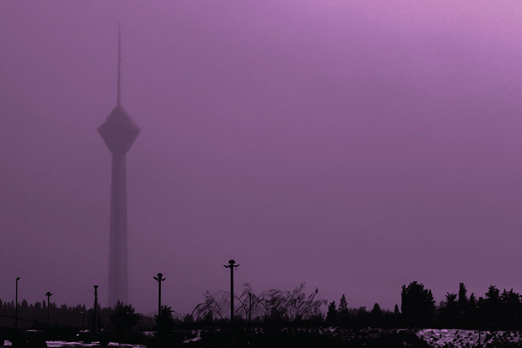 هر چند تهران در وضعیت زرد کرونایی قرار دارد، اما آلودگی هوا سبب شده، پایتخت مرز هشدار را نیز پشت سر بگذارد