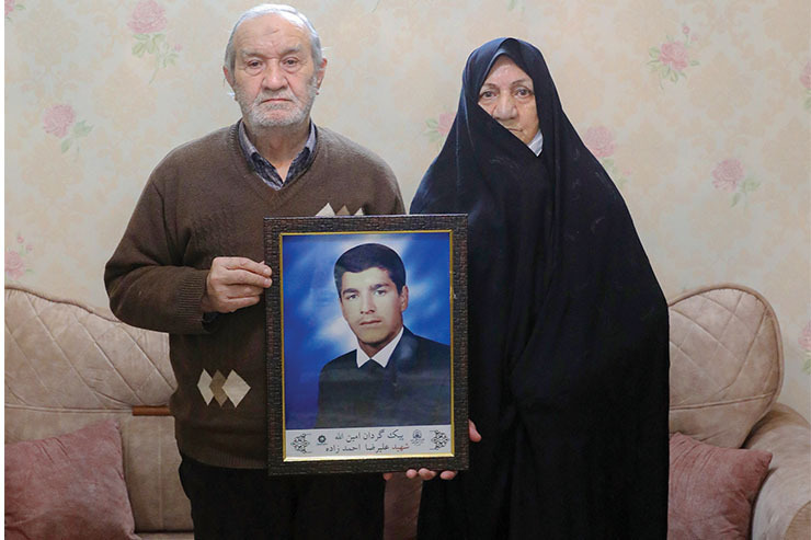 هم‌رزمان شهید احمدزاده بعد از سی و چهارسال با کمک شهرآرا محله نشانی خانه او را پیدا کردند