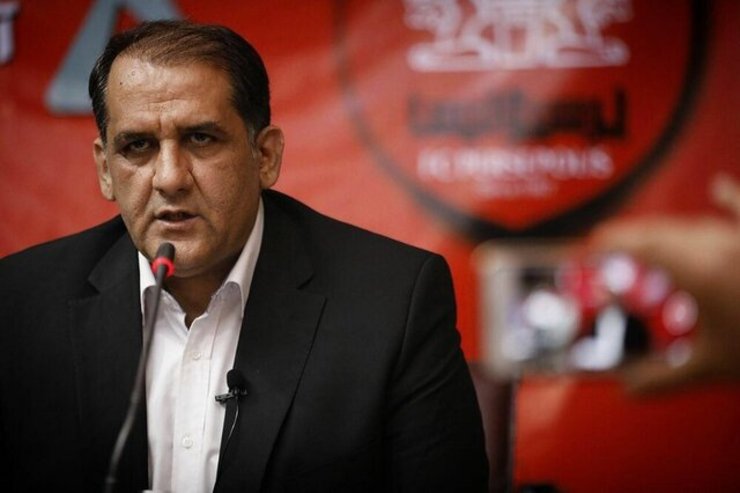 جمعی از هواداران پرسپولیس علیه رسول پناه دست به اعتراض و تجمع زدند.