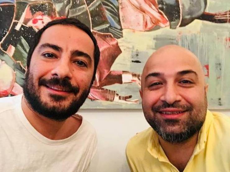 نوید محمدزاده بازیگر سرشناس سینمای کشورمان در تجربه ای متفاوت در سریال قورباغه با برادرش امید همبازی شد.