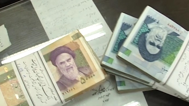 بسته معیشتی کرونا به برخی از خانواده‌ها تعلق نگرفت که این موضوع باعث اعتراض آنها شده است.