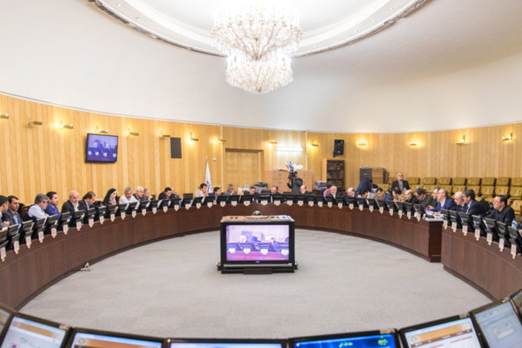 سخنگوی کمیسیون تلفیق از پرداخت دوسطحی یارانه نقدی خبر داد و گفت: مقرر شد تا ۵۸ میلیون نفر یک رقم یارانه دریافت کنند و به بقیه شهروندان با سقف کمتری یارانه نقدی تعلق بگیرد.
