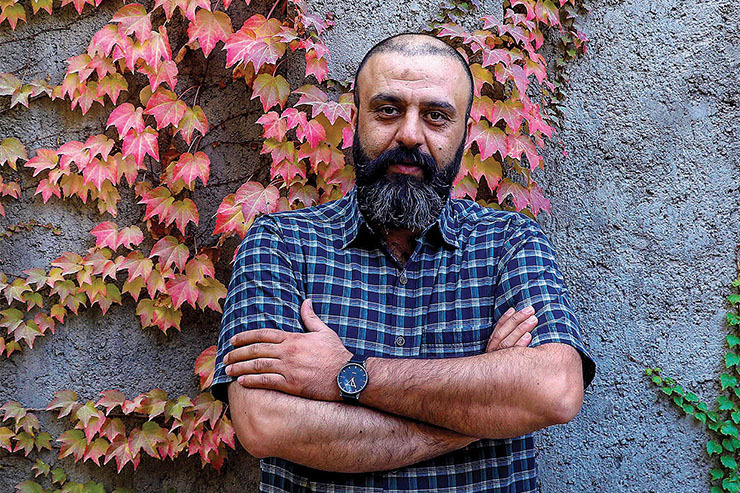 رضا عرفانی متعلق به نسلی ازهنرمندان تئاتر مشهد است که به گفته خودش در رخوت اواخر دهه ۷۰ و اوایل دهه ۸۰ در تئاتر پرافتخار خراسان شکل گرفت و در طول نزدیک به ۲۰ سال گذشته همواره در جریان تئاتر بوده و فعالیتش را ادامه داده است.