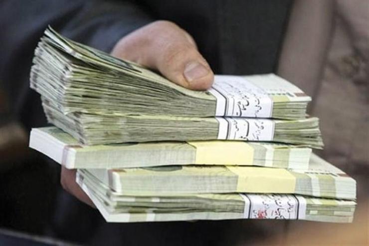 دولت موظف است در بهمن ماه سه یارانه پرداخت کند، احتمالا طبق روال سال‌های قبل عیدی سال ۱۴۰۰ کارمندان نیز با حقوق ماه آینده واریز شود.
