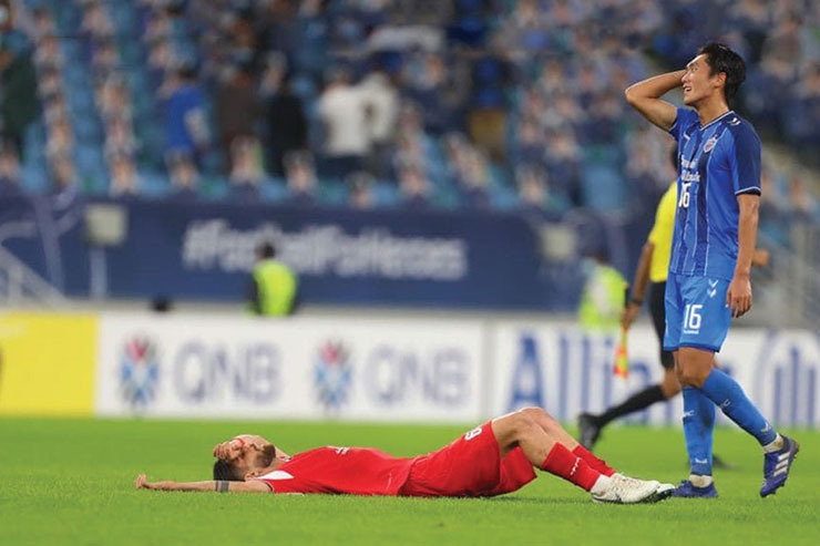 پرسپولیس، پرسپولیس است و قهرمانی‌اش دل هوادارانش را شاد می‌کرد و برای آنان افتخار می‌آورد و باختش هم رقیبان را خوش‌حال می‌کرد و زمینه کری‌خوانی را برایشان فراهم می‌آورد. اما بحث اصلی این نیست. بحث، دلیل این همه دشمنی بین هواداران تیم‌های مختلف است.