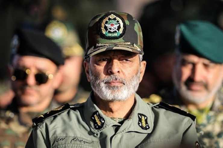 فرمانده کل ارتش از وضعیت و نحوه آموزش دانش‌آموزان دوره رزم مقدماتی آموزشگاه‌های نظامی ارتش در مرکز آموزش شهدای وظیفه نیروی زمینی بازدید کرد.