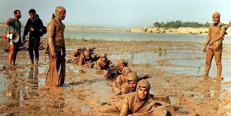 لحظه خداحافظی غواصان ایرانی پیش از عملیات کربلای ۴ را در این ویدئو ببینید.