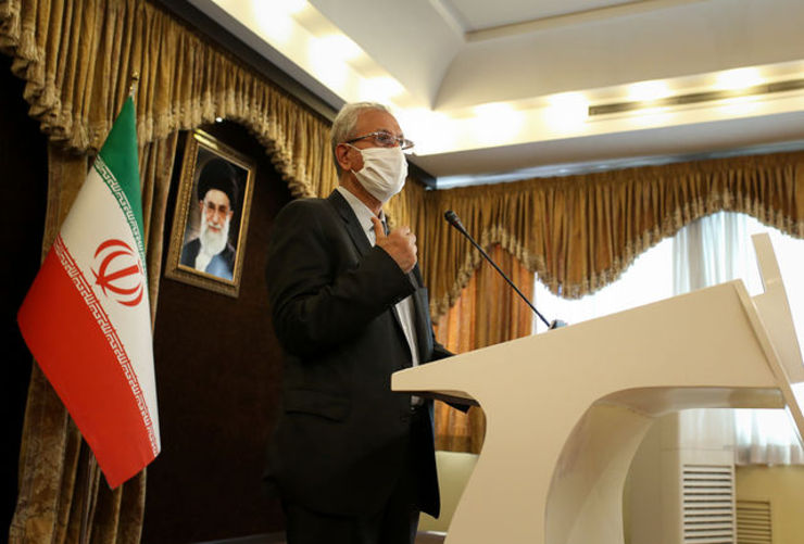 سخنگوی دولت در حساب توییتری خود از صادر شدن مجوز انتقال پول برای خرید واکسن کرونا از طریق یک بانک خبر داد و نوشت: تلاش بی وقفه بانک مرکزی به ثمر نشست.