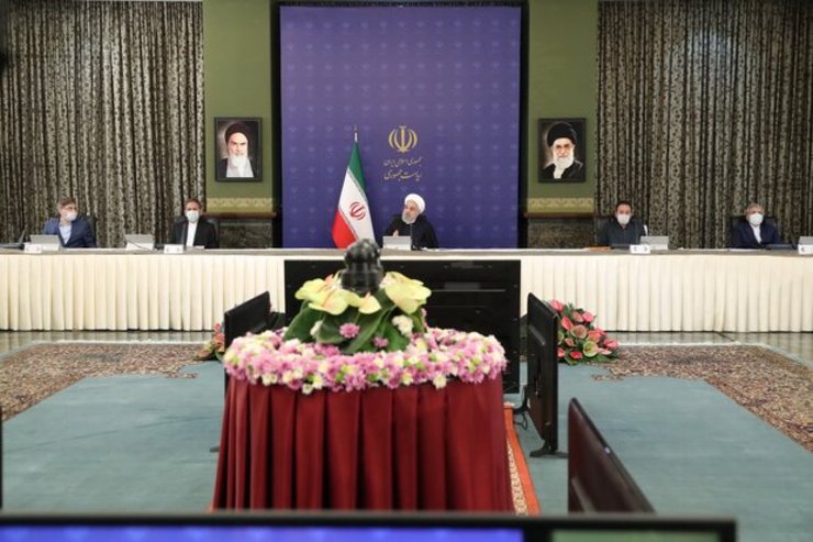 هیئت دولت با واگذاری باقی‌مانده سهام دولت در تعدادی از شرکت‌های بورسی به بانک‌های ملت، صادرات و تجارت موافقت کرد.